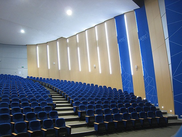 12-11-Universität-Wladiwostok-Audimax2-PC-View1
